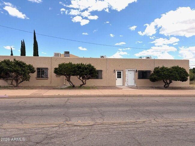 Building Photo - 1341 F Ave Unit B