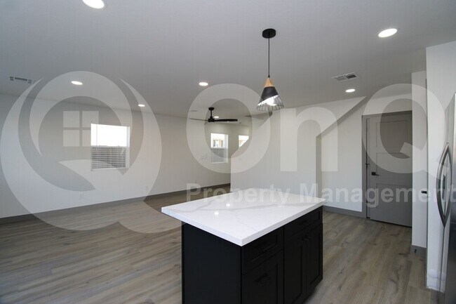 Photo - 2516 E Broadway Rd