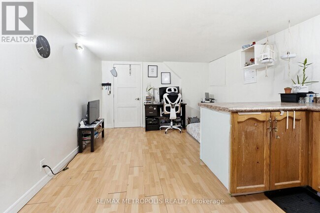 Photo - 312 Palmerston Ave