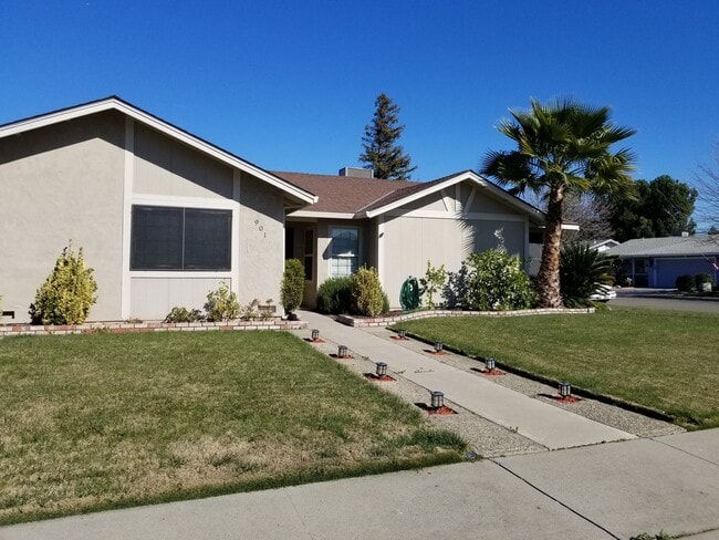 Photo - 901 Hedstrom Rd House