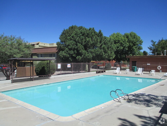 Refreshing Swimming Pool - Sun Pointe Park Apartments