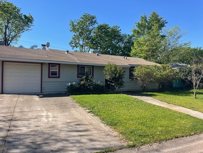 Building Photo - 3 bedroom 1 bath sweet home