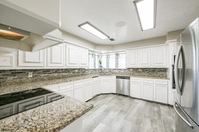 Building Photo - 7506 Pine Green Ln