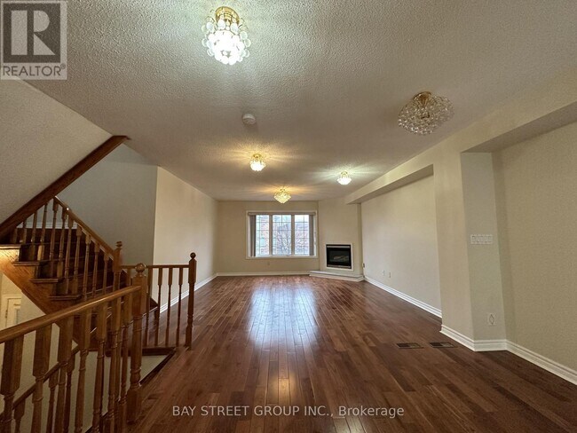 Photo - 152 Leitchcroft Crescent