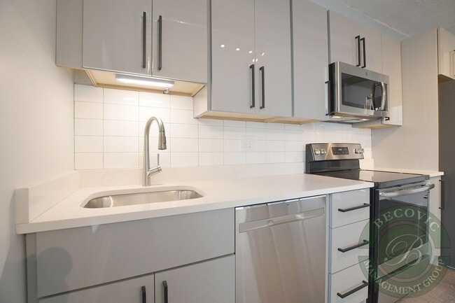 Photo - 7655 N Sheridan Rd