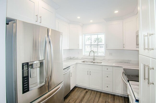 Photo - 2630 Emory Dr W Unidad E