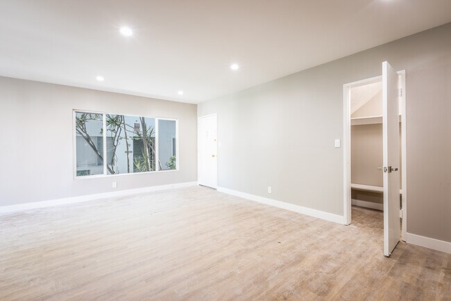 Photo - 13910 Sayre St Unit 02