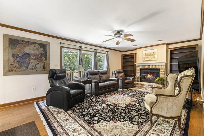 Family Room - 194 Wexford Rd