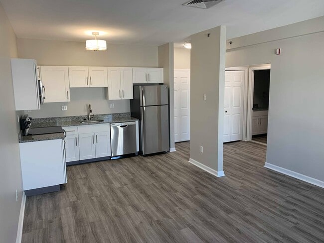 Photo - Spinnaker Square