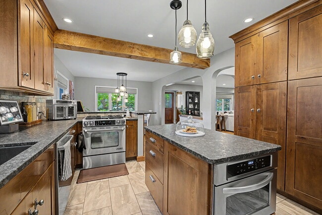 Photo - 333 E Thruston Blvd
