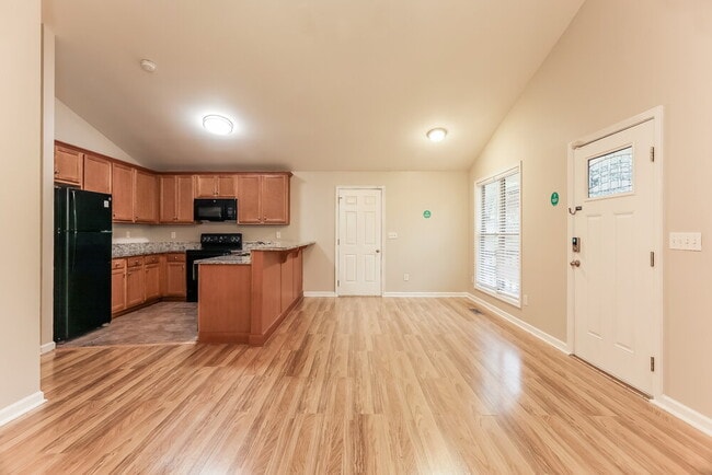 Photo - 110 Spring Glade Cir