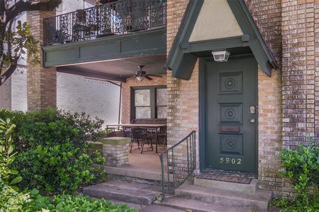 Building Photo - 5902 Velasco Ave