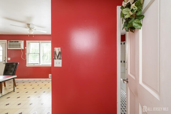 Photo - 2062 Elizabeth Ave