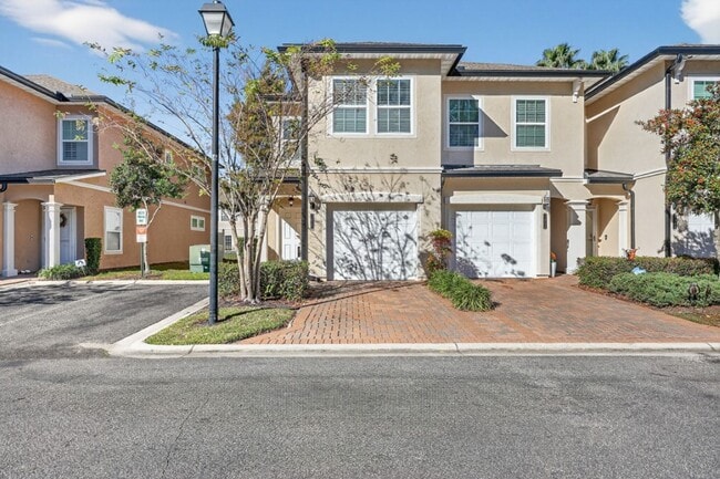 Building Photo - 11274-11271 Estancia Villa Cir Unit 801