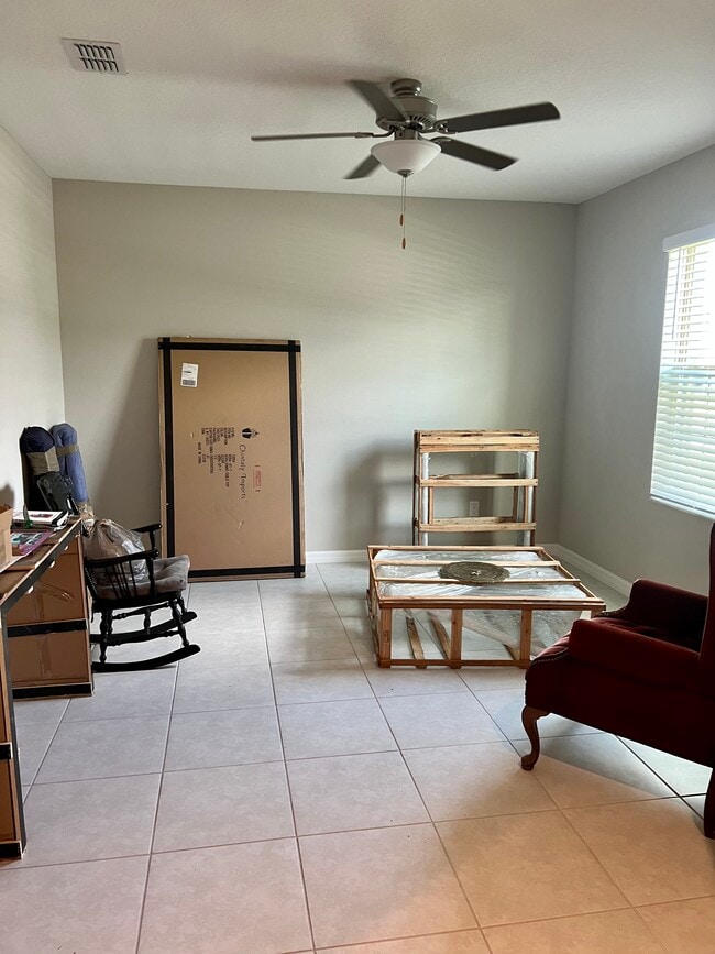Photo - 352 Argyll Dr