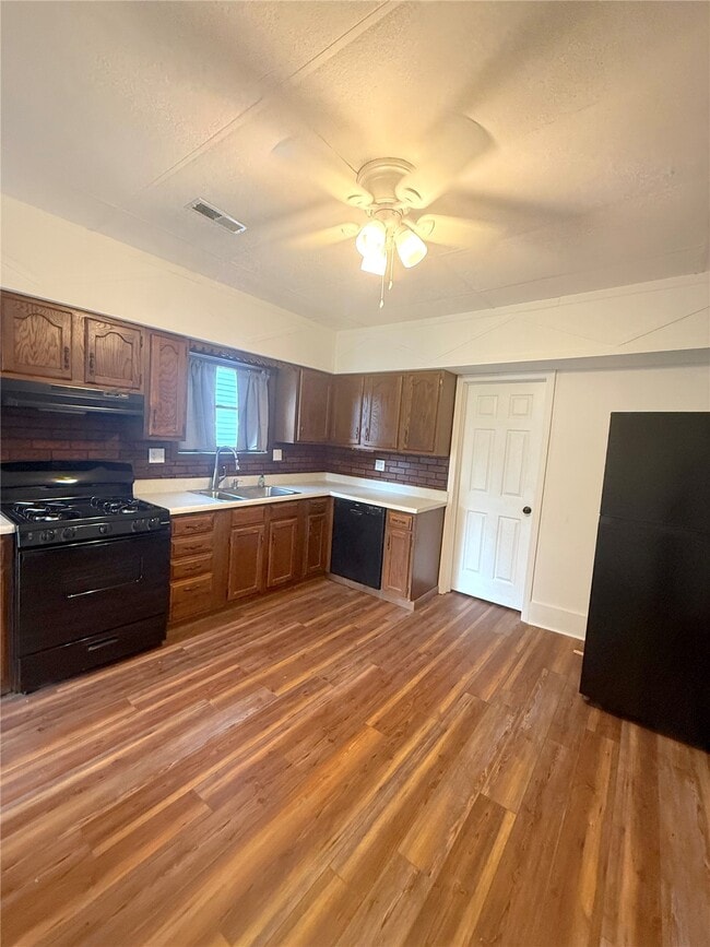 Photo - 511 E Beckemeyer Ave
