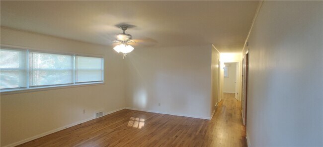 Photo - 1350 N Kings Dr