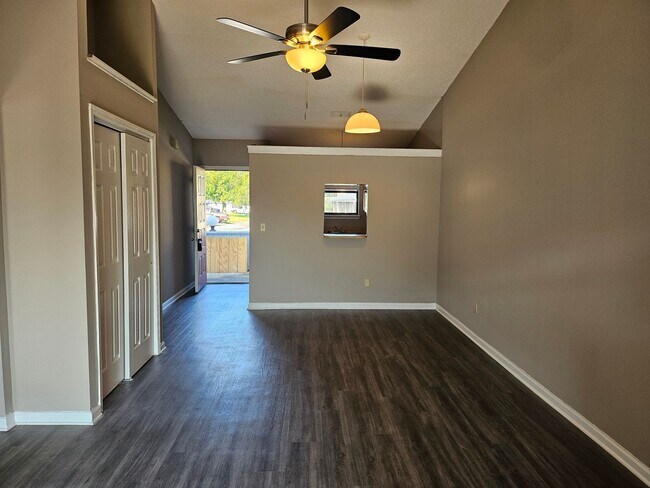 Photo - $1150 - 2/2 - Jefferson Square has received a new fresh look.