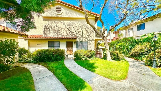 Beautiful, End Unit Condo, in the Very Des... - Beautiful, End Unit Condo, in the Very Des...