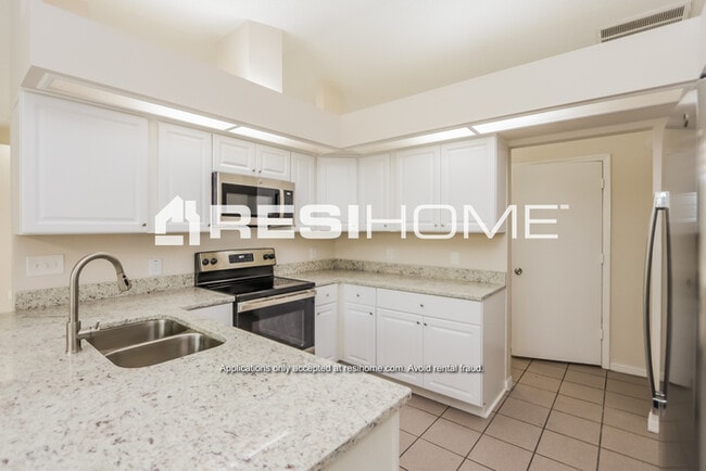Photo - 8000 Glenridge Loop W