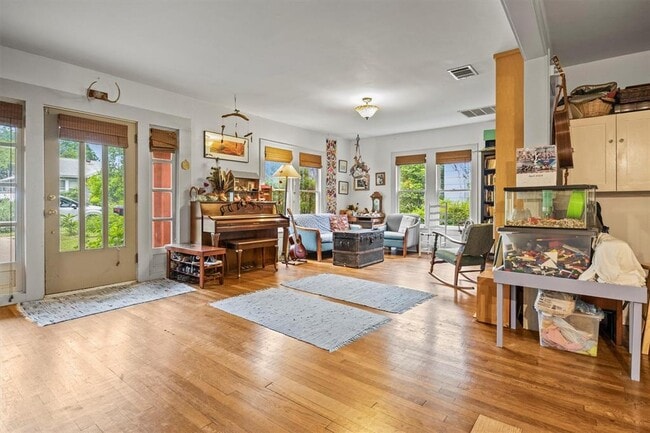 Photo - 508 E 38th 1/2 St