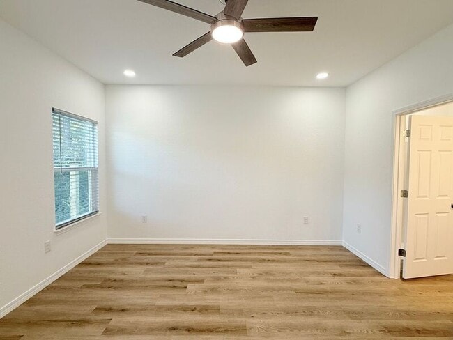 Photo - 3384 Hudson Bend