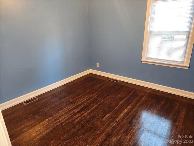 Photo - 513 Honeywood Ave