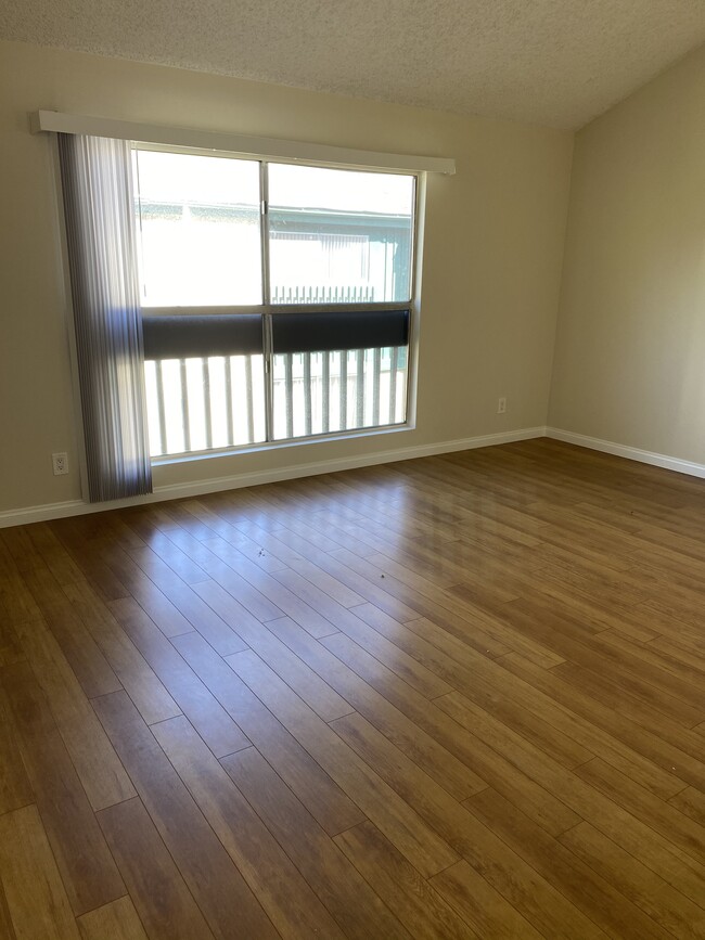Photo - 1247 N June St Unit 8