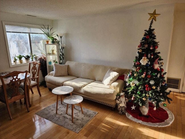 Photo - 100 E Meadow Rd Unidad 4