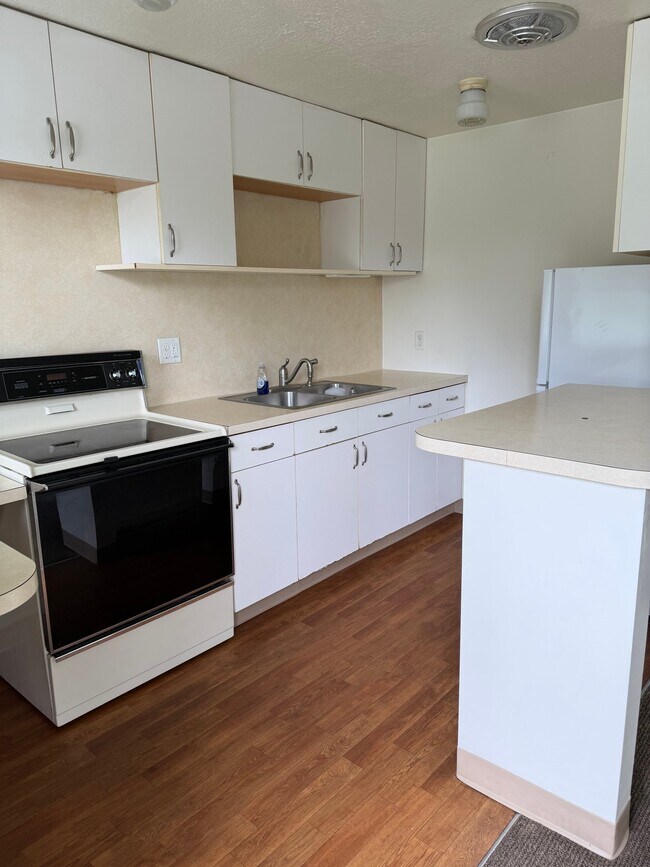 Photo - 100 Logan Ave S Unidad B