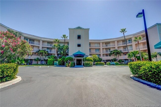 Building Photo - 5750 NE Island Cove Way Unit 3203