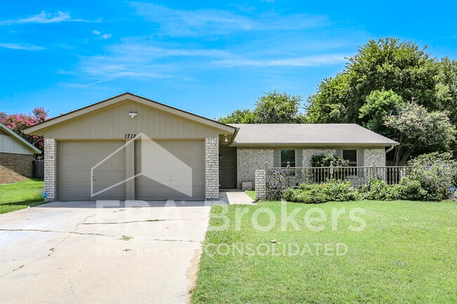Building Photo - 1712 Sherman Dr