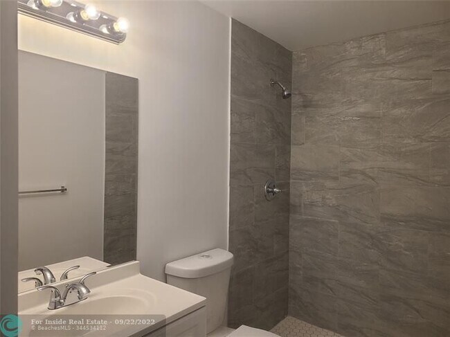 Photo - 2324 Johnson St Unit 6