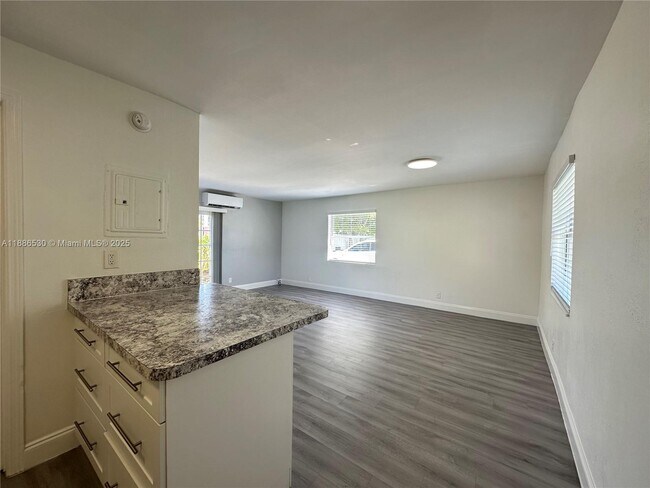 Photo - 1413 N Dixie Hwy Unidad 1