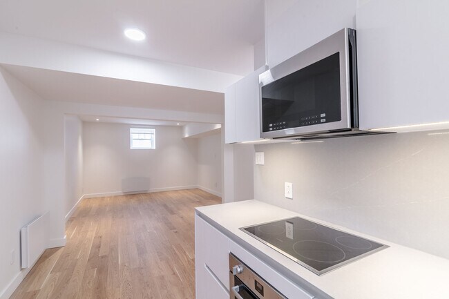 Photo - 4930 Queen-Mary