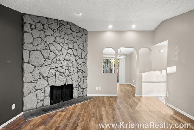 Photo - Renovated 2BD/1BA Duplex | Single-Level | Stoneridge – Tualatin