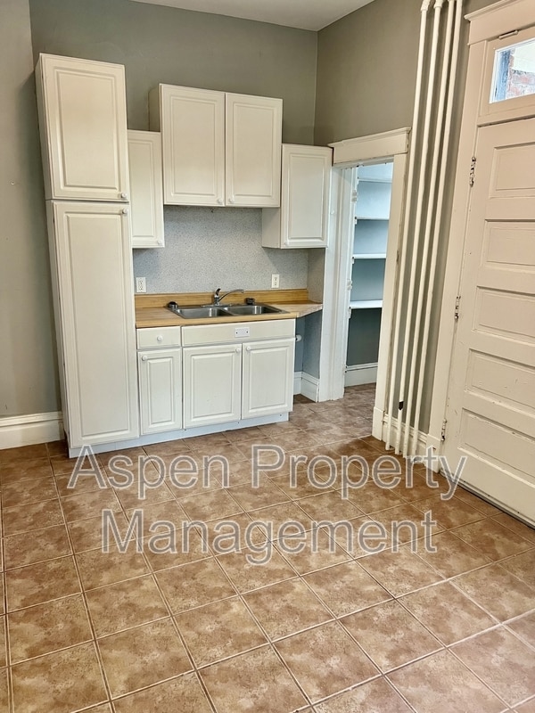 Photo - 1626 Dodge St