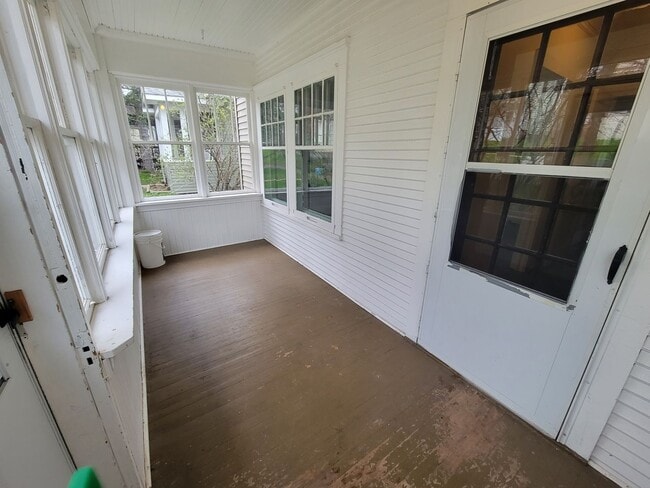 Photo - AVAILABLE JUNE 1ST -  Huge 4 Story Hillside Home!