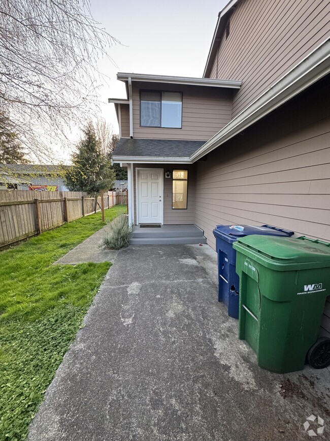 Building Photo - 8202 47th Ave NE Unit South side - A Rental