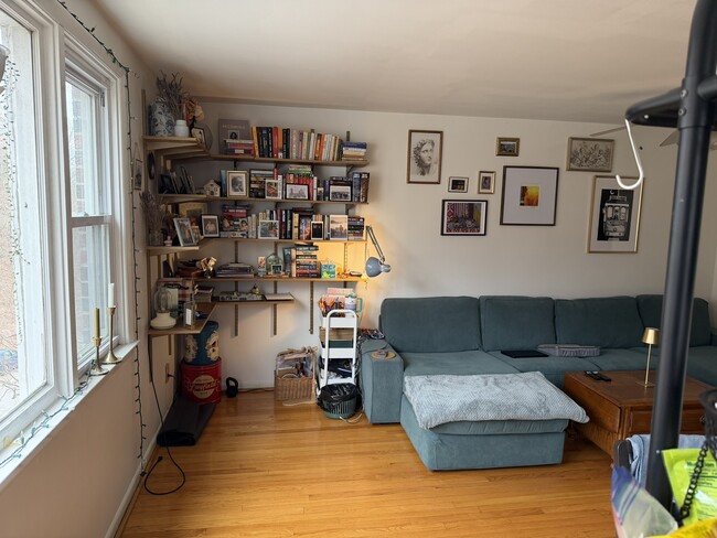 Photo - 620 Green Ln