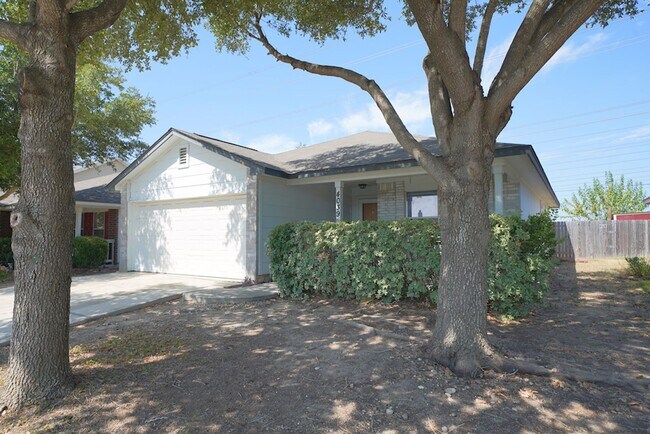 Photo - Great 3/2 Single Story Home Now Available ...