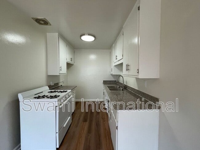 Photo - 2700 W El Segundo Blvd Unit #03