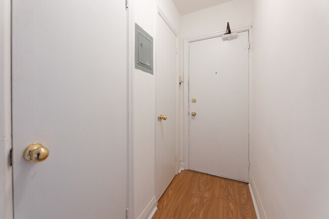 Photo - Recently Renovated clean one bedroom 10 mi... Unit 12