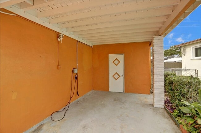 Photo - 12140 NE Miami Ct