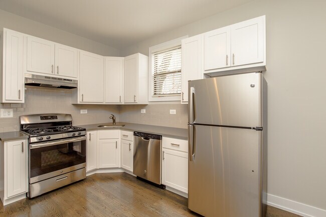 Photo - 3250 N Lakewood Ave Apartments Unit 1F
