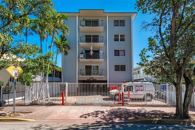 Building Photo - 1235 Pennsylvania Ave Unit 3E Rental