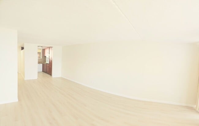 Building Photo - Stunning Newly Renovated 2BR/2BA Condo in Waikiki with Ocean & Mountain Views Unit 1402