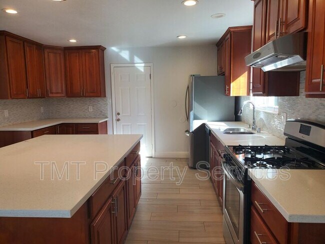 Photo - 9002 Salmon Falls Dr