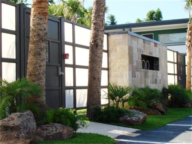 Photo - 2300 Park St