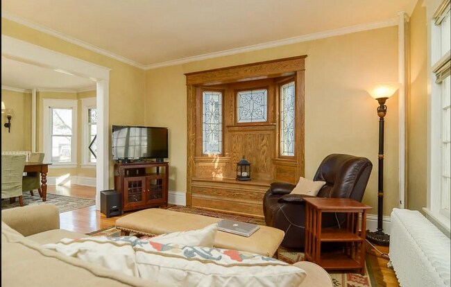 Photo - This Amazing 4BR/2 BA Home on Summit Hill ...